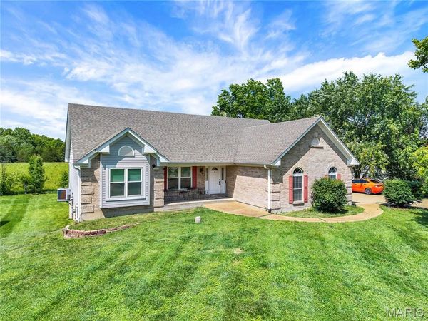 215 Candlewick Drive , Pacific, MO 63069