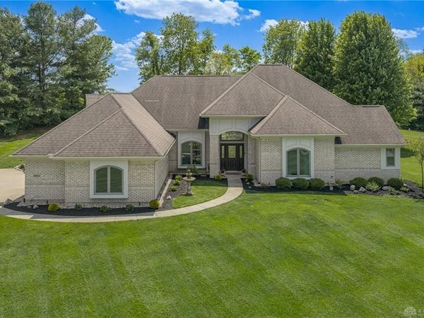 2811 River Edge Circle, Sugarcreek Township, OH 45370