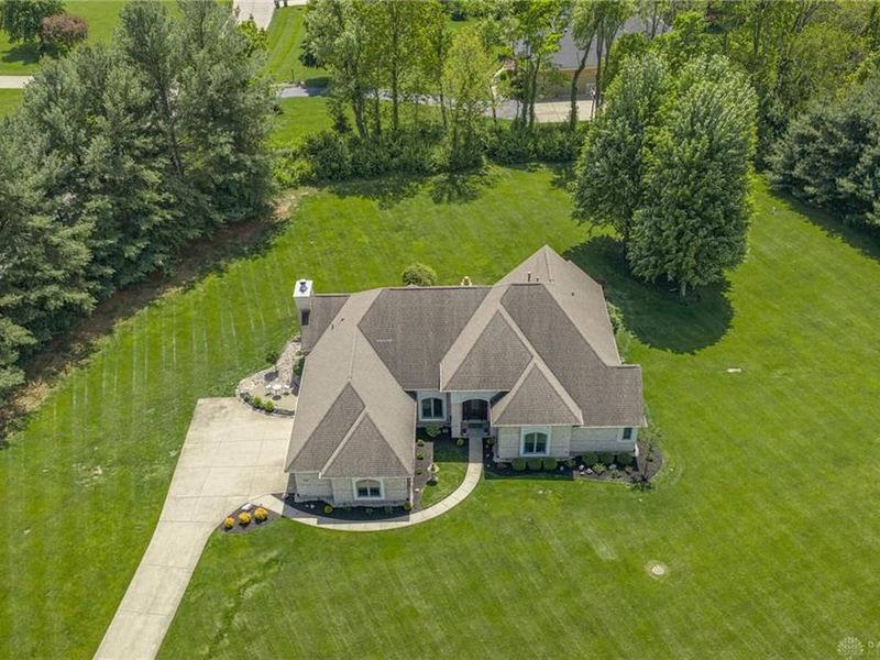 2811 River Edge Circle, Sugarcreek Township, OH 45370 Photo 2