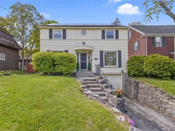 216 Strathmore Drive , Syracuse, NY 13207