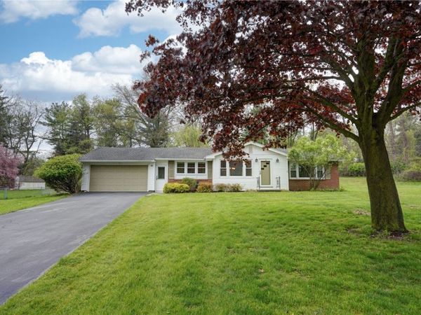 10 Pinehill Drive, Pittsford, NY 14534