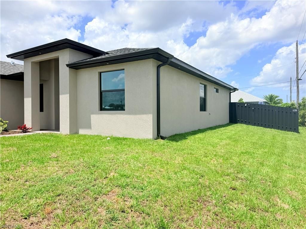 338 SW 28th Ave, Cape Coral, FL 33991 Photo