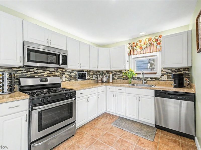 4664 Brookwood Drive, Brooklyn, OH 44144 Photo 10