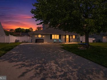 14 HEMLOCK ROAD, LEVITTOWN, PA 19056