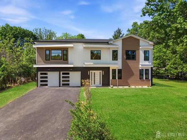 3 Tyne Court, Kendall Park, NJ 08824