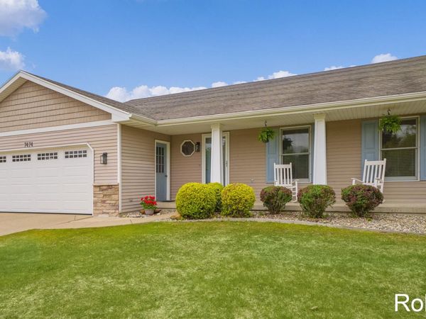 7474 Woodside Drive, Hudsonville, MI 49426