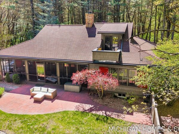 3255 Lake Trail Drive, Saugatuck, MI 49453