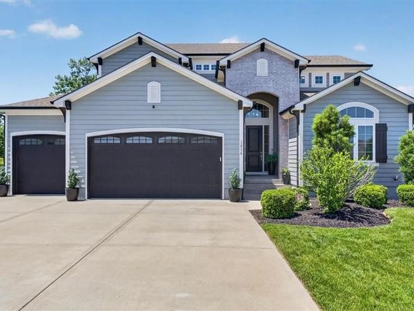 1016 Bridgeshire Drive, Raymore, MO 64083