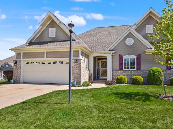 2307 Silver Fox COURT, Waukesha, WI 53188