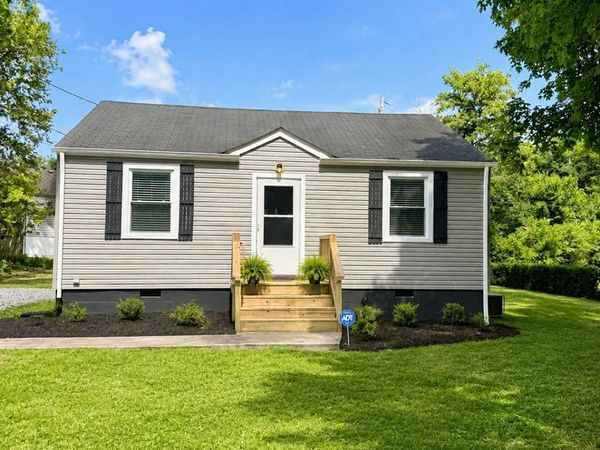 303 Park Ln, Clarksville, TN 37042