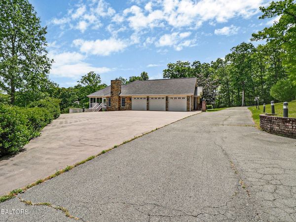 310 Old Stagecoach Place , Crossville, TN 38571