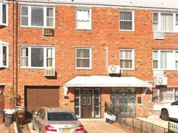 147-31 Barclay Avenue , Flushing, NY 11354