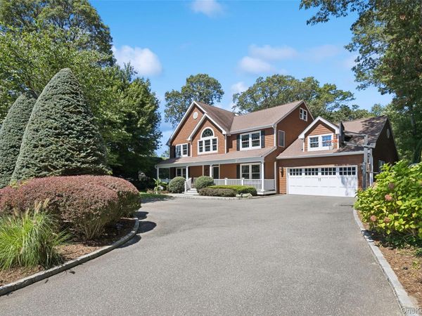 11 Cobblestone Court, Centerport, NY 11721