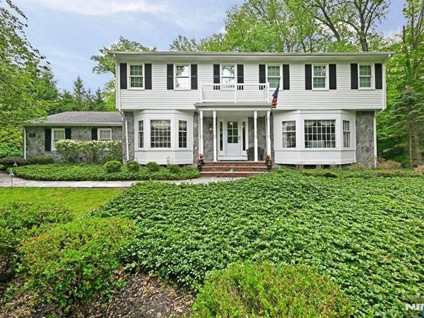 16 Knollwood Road, Upper Saddle River, NJ 07458