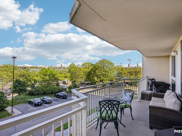 1077 River Road 303, Unit 303, EDGEWATER, NJ 07020
