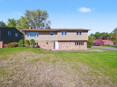 2000 Westview Drive, Hastings, MN 55033
