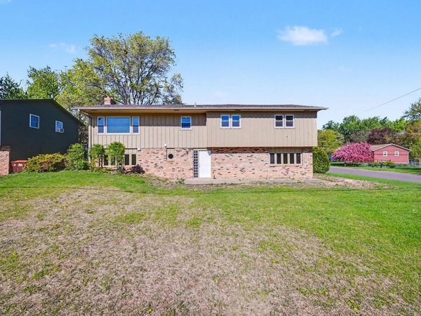 2000 Westview Drive, Hastings, MN 55033