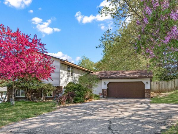 4220 Victoria Street N, Shoreview, MN 55126