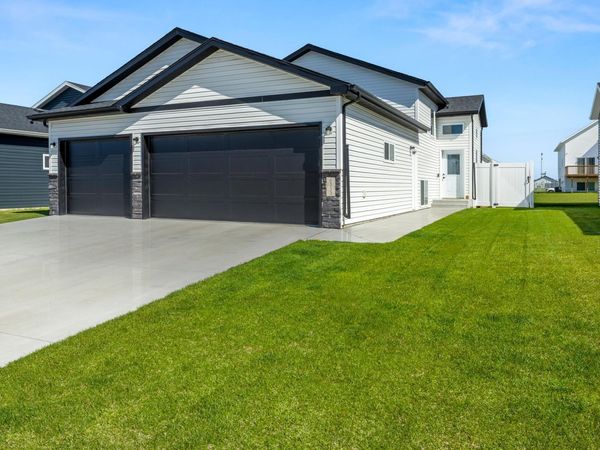 6353 83rd Avenue S, Horace, ND 58047