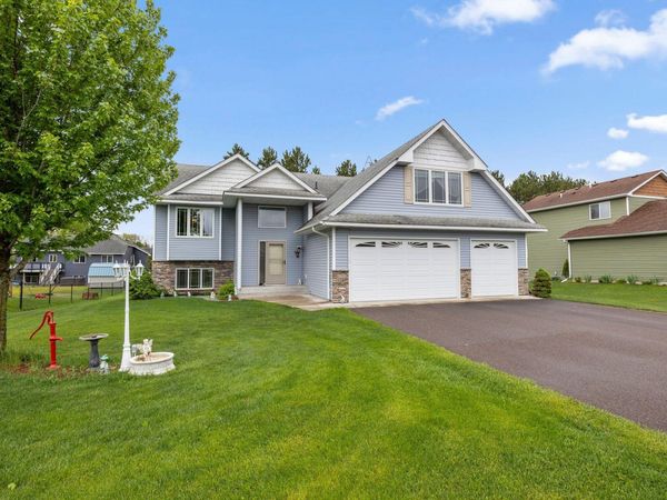 8707 Preserve Boulevard N, Chisago City, MN 55013