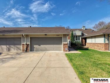 7207 Grand Oaks Drive , Lincoln, NE 68516