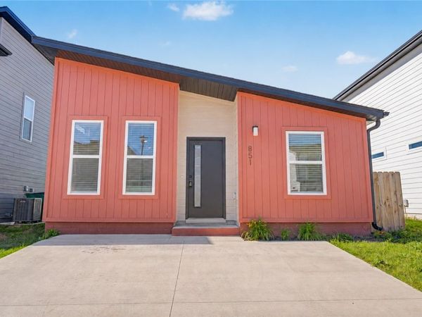 851 States Avenue , Bentonville, AR 72713