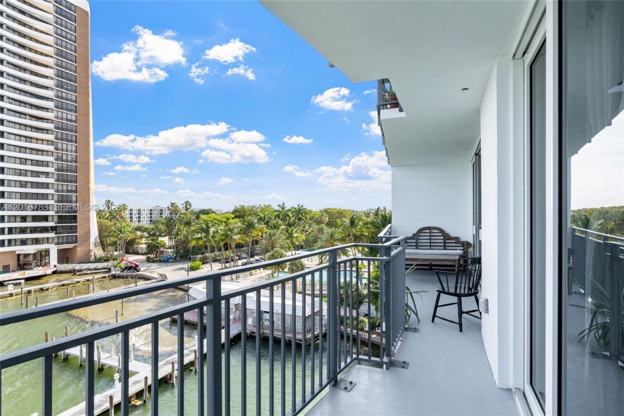 770 NE 69th St , Unit 6D, Miami, FL 33138 Photo