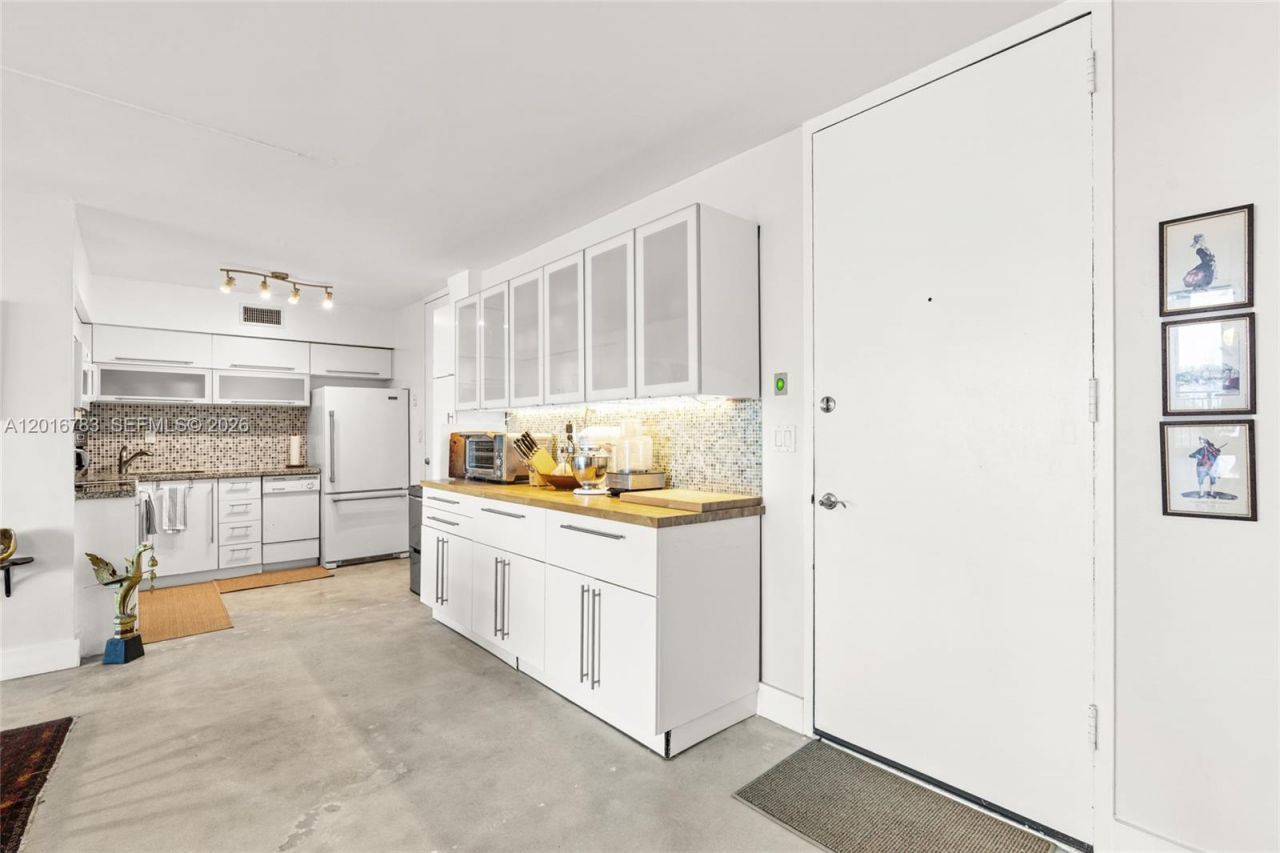 770 NE 69th St , Unit 6D, Miami, FL 33138 Photo