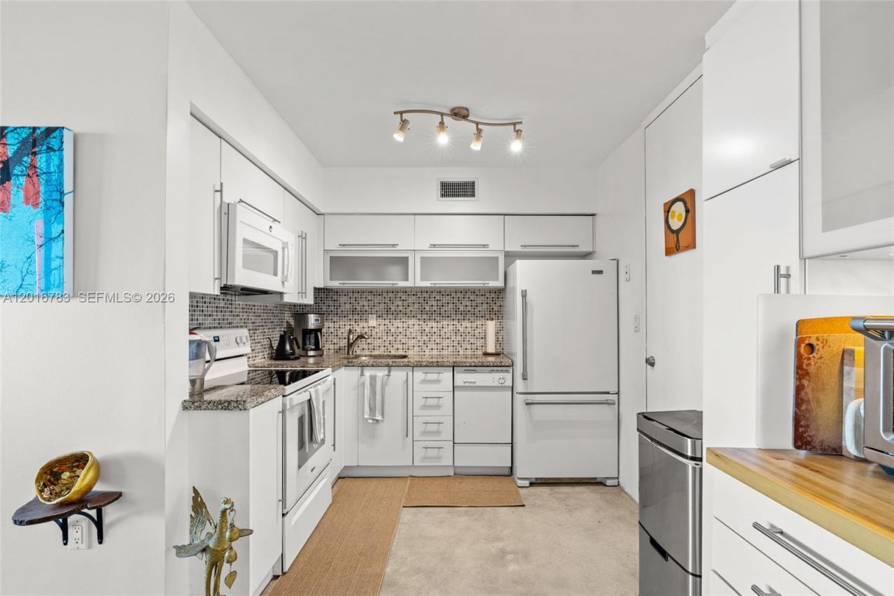 770 NE 69th St , Unit 6D, Miami, FL 33138 Photo