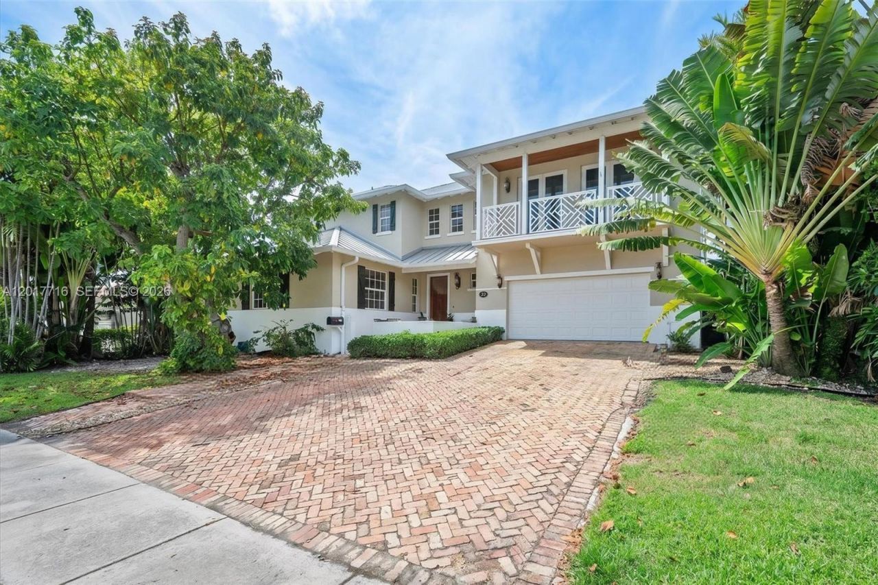 2310 Bayview Ln, North Miami, FL 33181 Photo