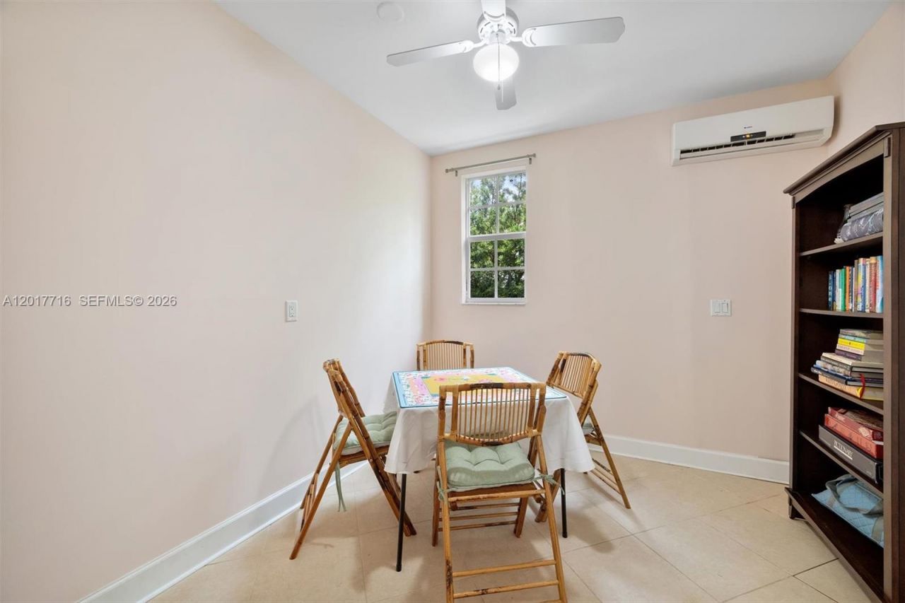 2310 Bayview Ln, North Miami, FL 33181 Photo