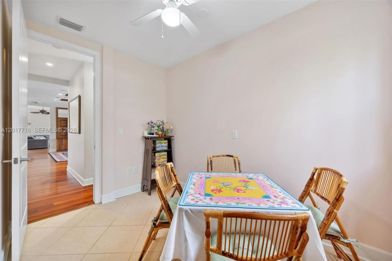 2310 Bayview Ln, North Miami, FL 33181 Photo