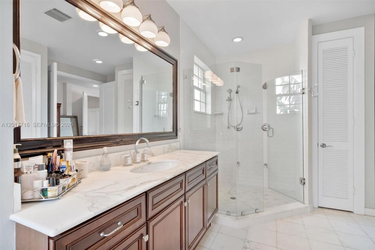 2310 Bayview Ln, North Miami, FL 33181 Photo