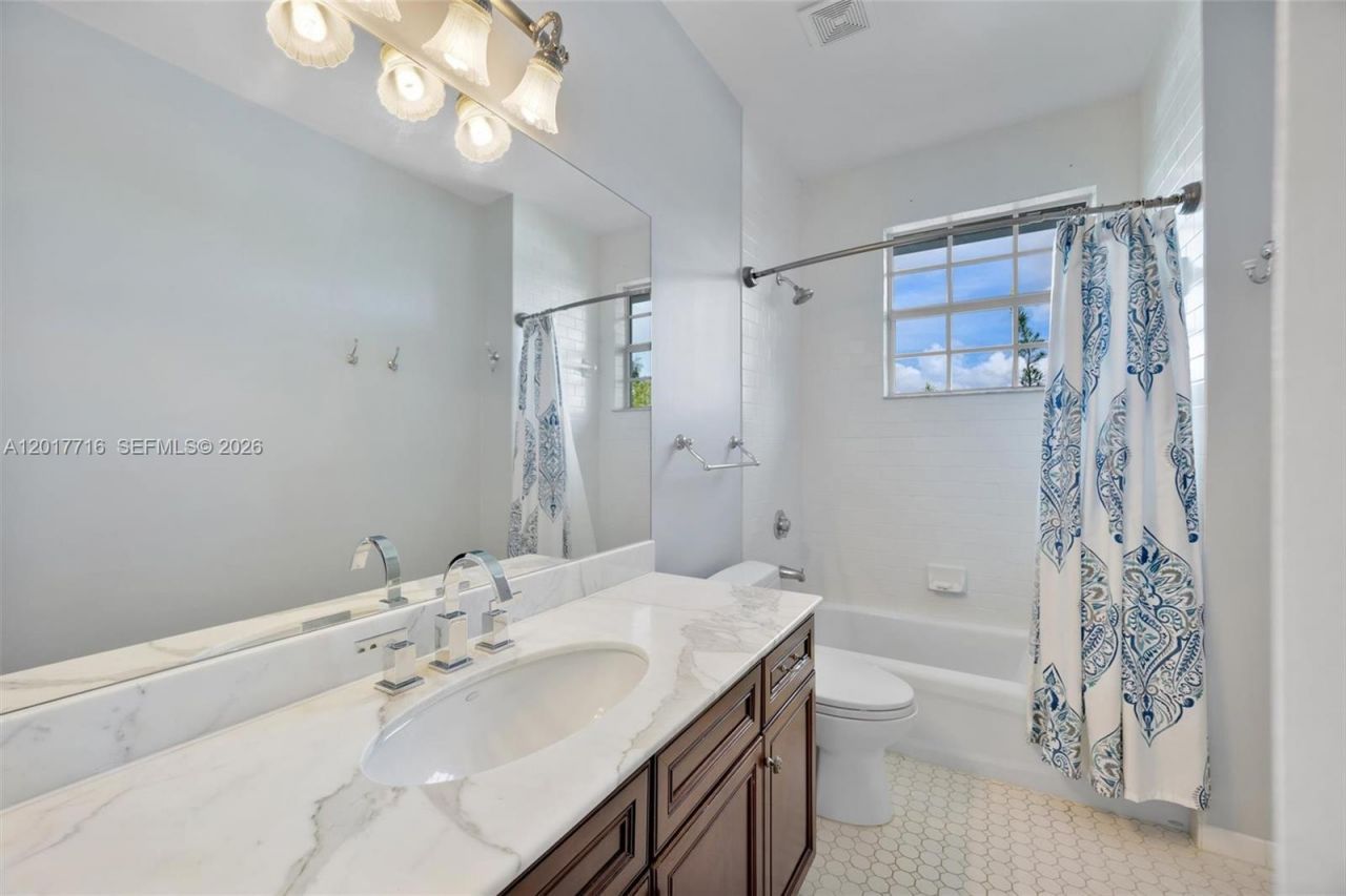 2310 Bayview Ln, North Miami, FL 33181 Photo