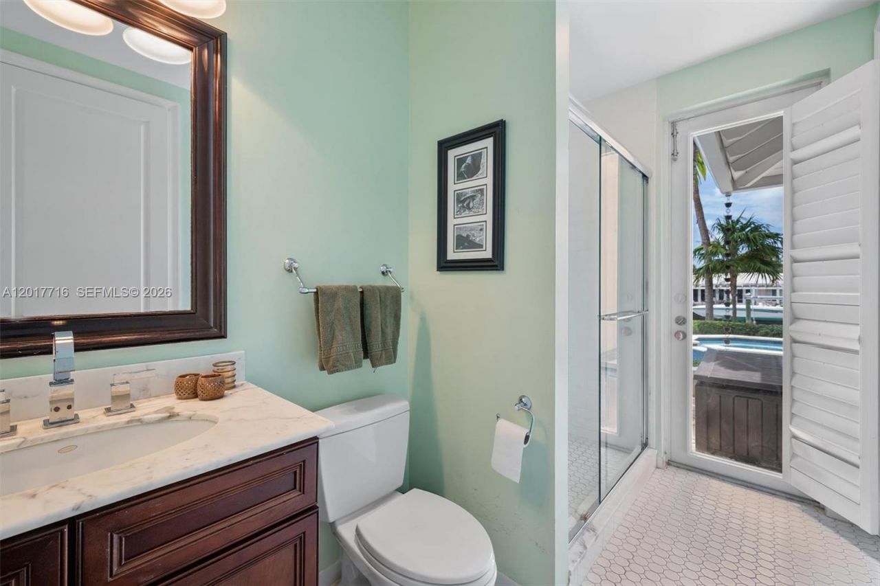 2310 Bayview Ln, North Miami, FL 33181 Photo