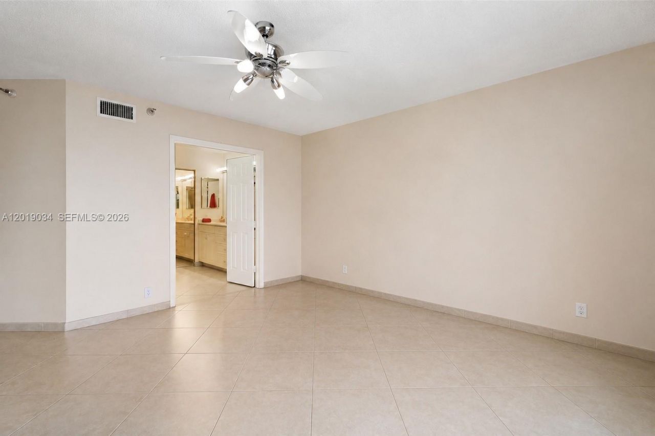 3530 Mystic Pointe Dr , Unit 1205, Aventura, FL 33180 Photo