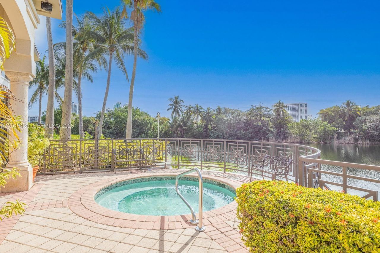 1480 Windjammer Way , Unit ., Hollywood, FL 33019 Photo