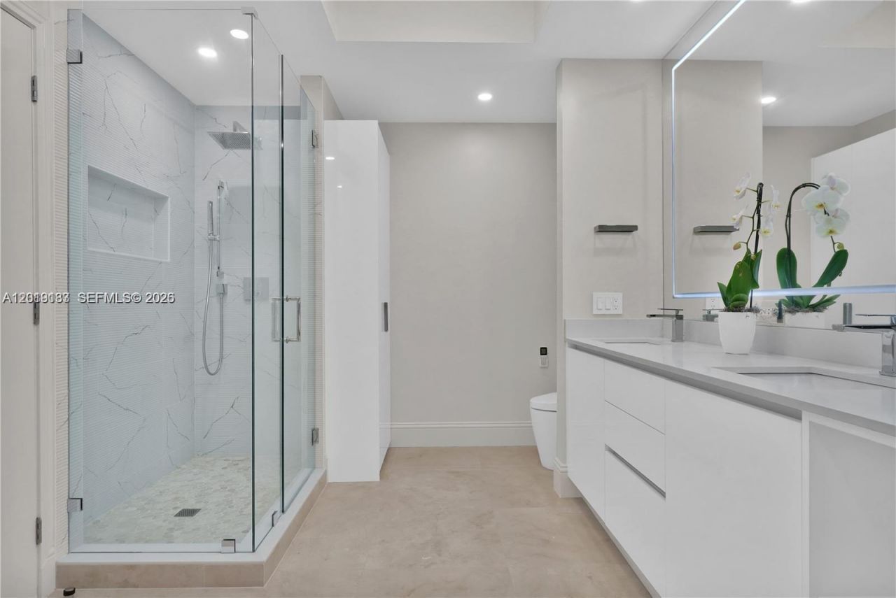 4779 Collins Ave , Unit PH 4301, Miami Beach, FL 33140 Photo