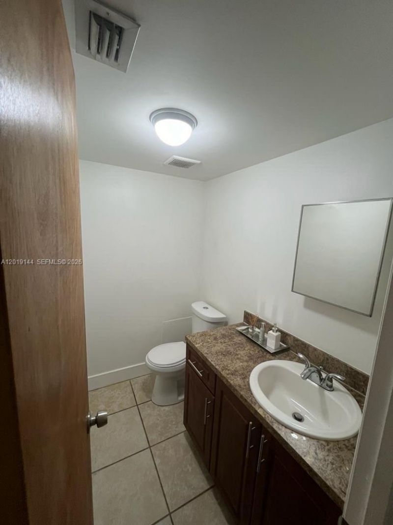 18051 NW 68th Ave, Unit K103, Hialeah, FL 33015 Photo