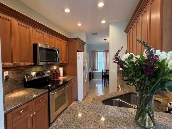 724 NW 170th Ter , Pembroke Pines, FL 33028