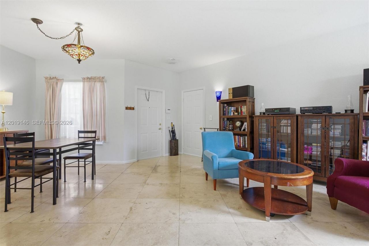 724 NW 170th Ter, Pembroke Pines, FL 33028 Photo
