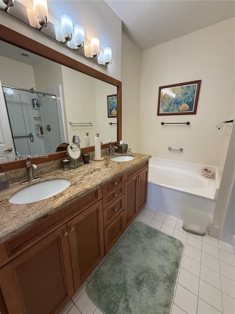 724 NW 170th Ter, Pembroke Pines, FL 33028 Photo