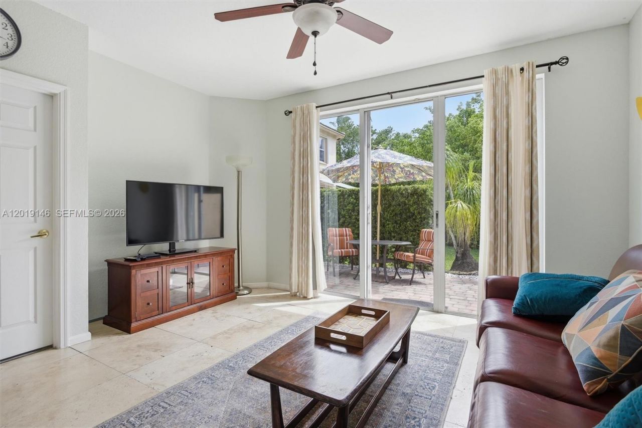 724 NW 170th Ter, Pembroke Pines, FL 33028 Photo