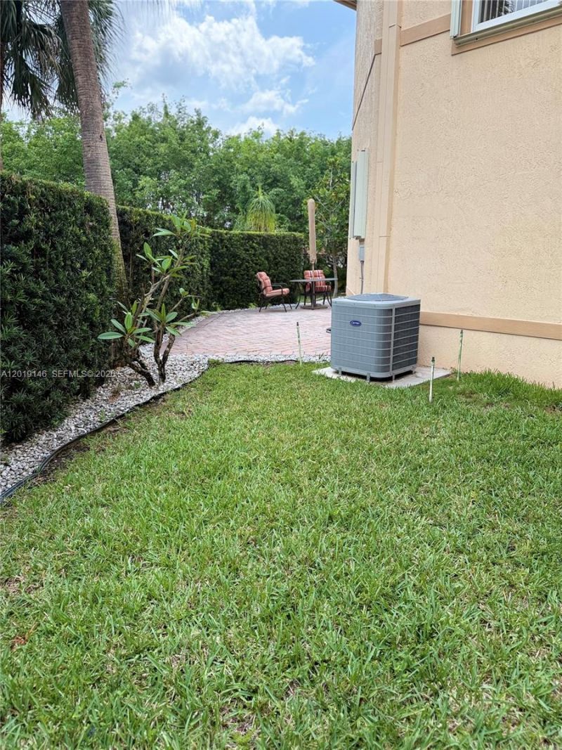 724 NW 170th Ter, Pembroke Pines, FL 33028 Photo