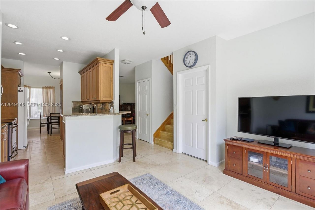 724 NW 170th Ter, Pembroke Pines, FL 33028 Photo