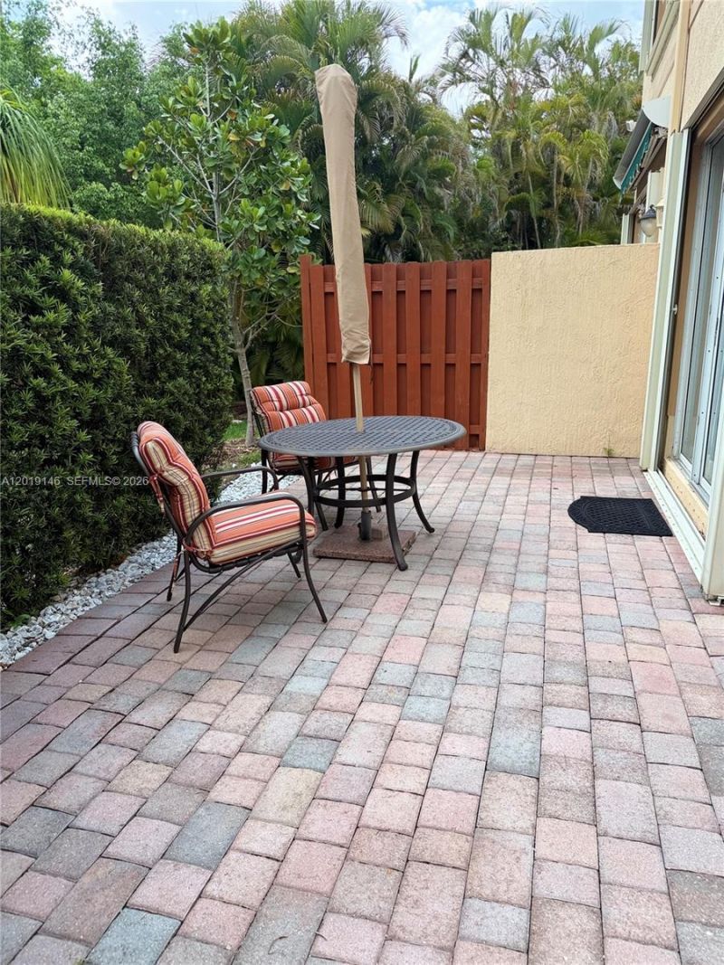 724 NW 170th Ter, Pembroke Pines, FL 33028 Photo