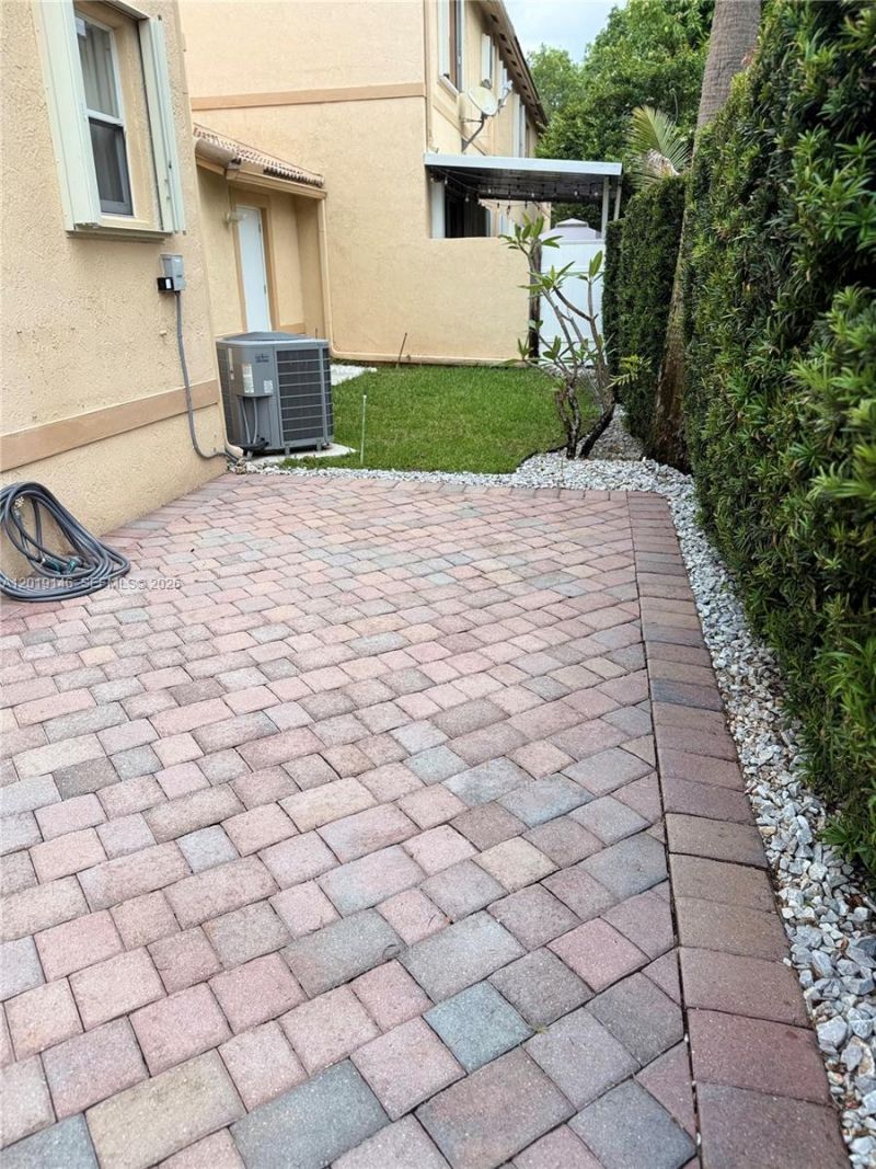 724 NW 170th Ter, Pembroke Pines, FL 33028 Photo