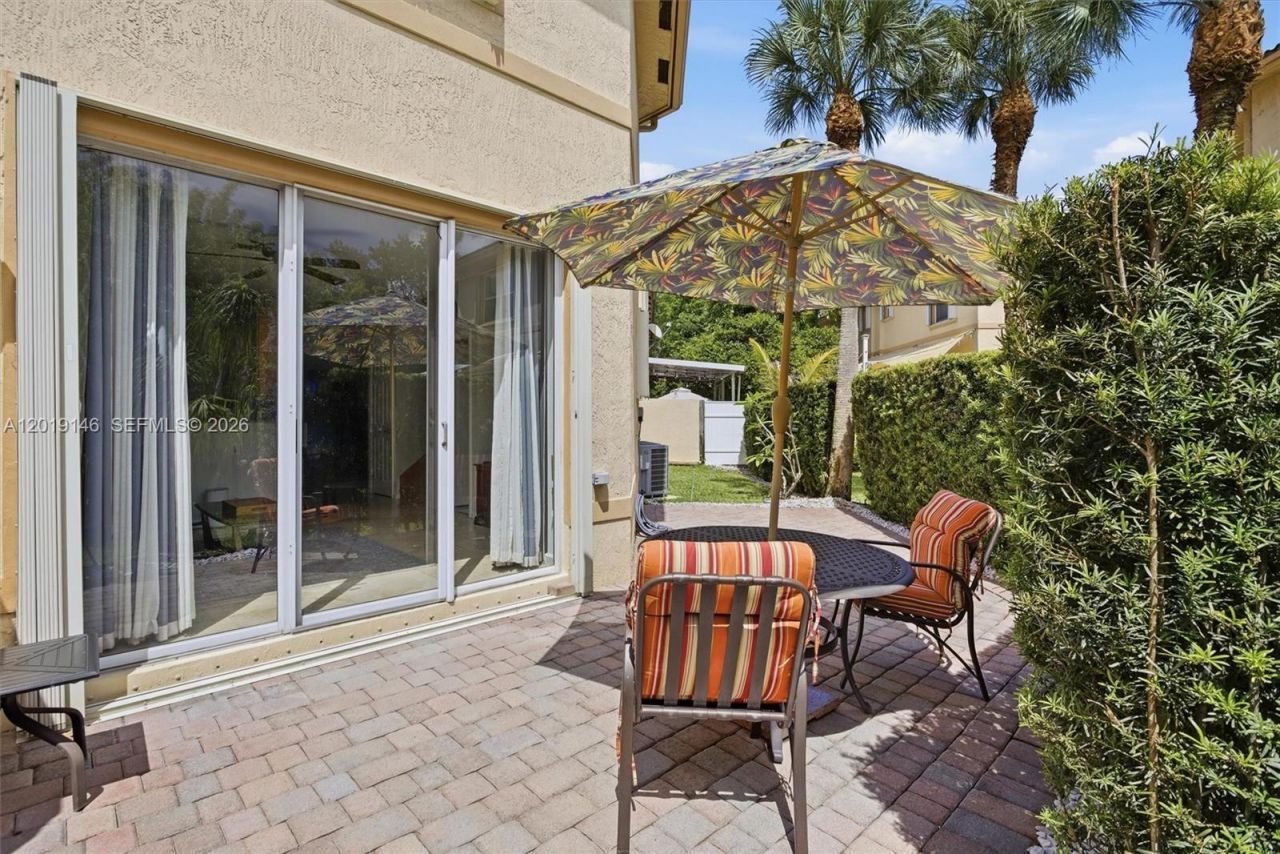 724 NW 170th Ter, Pembroke Pines, FL 33028 Photo
