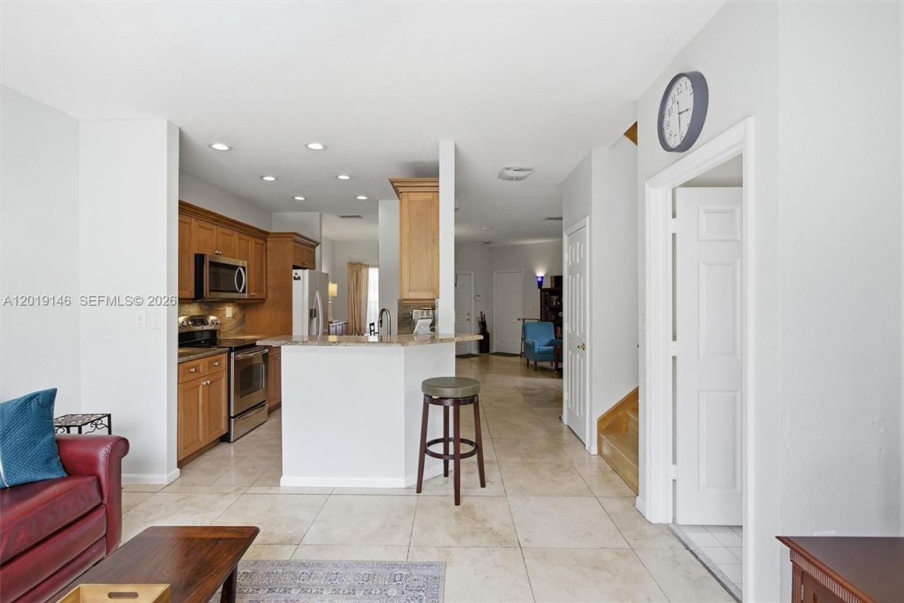 724 NW 170th Ter, Pembroke Pines, FL 33028 Photo