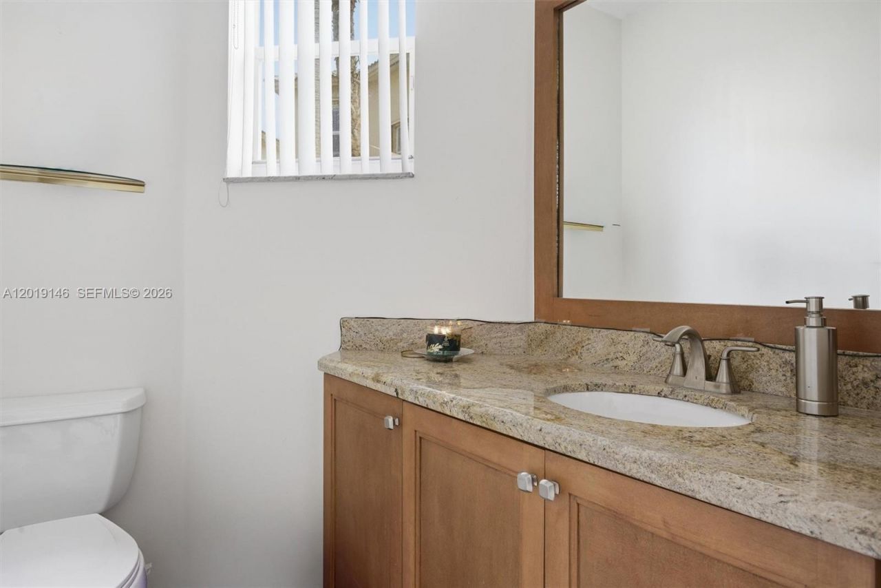 724 NW 170th Ter, Pembroke Pines, FL 33028 Photo